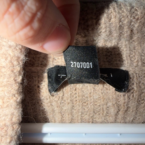 Woman’s Wool Tahari Tan Cowl Neck Sweater - Picture 4 of 6